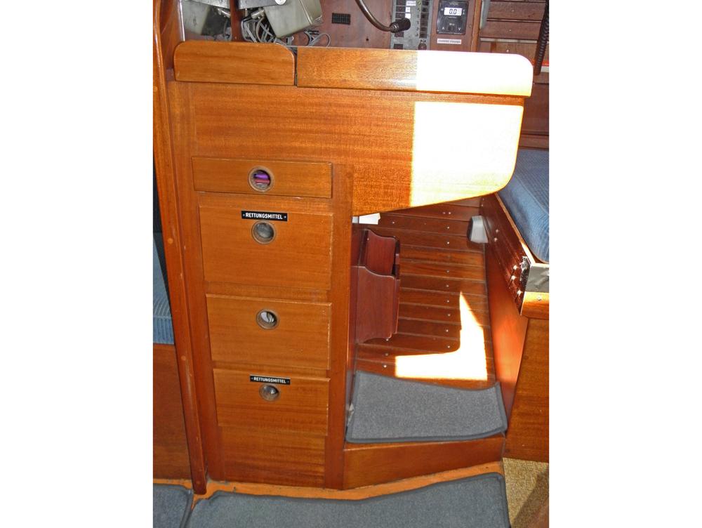 Saloon, Accommodation